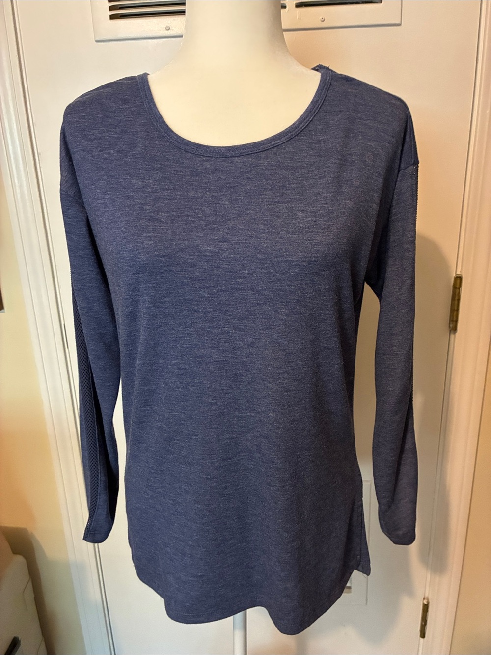 RBX Women's Heathered Navy Long-Sleeve Scoop Neck Top